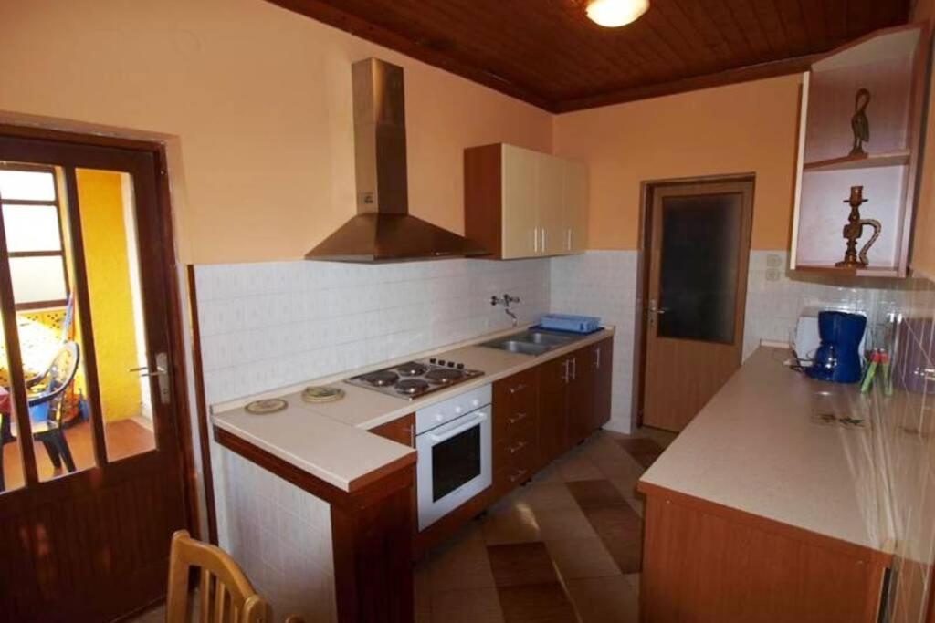 Apartment Sanja Near The Sea, Spacious And Green :) 普拉 外观 照片