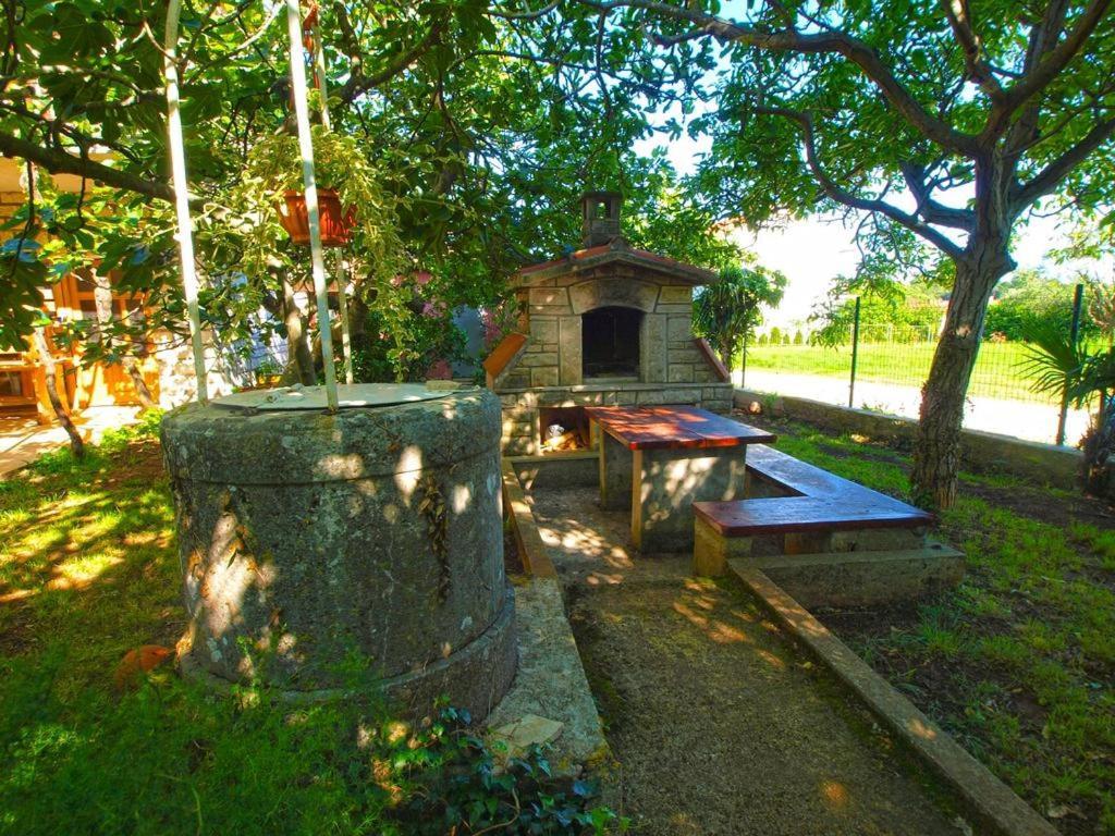 Apartment Sanja Near The Sea, Spacious And Green :) 普拉 外观 照片
