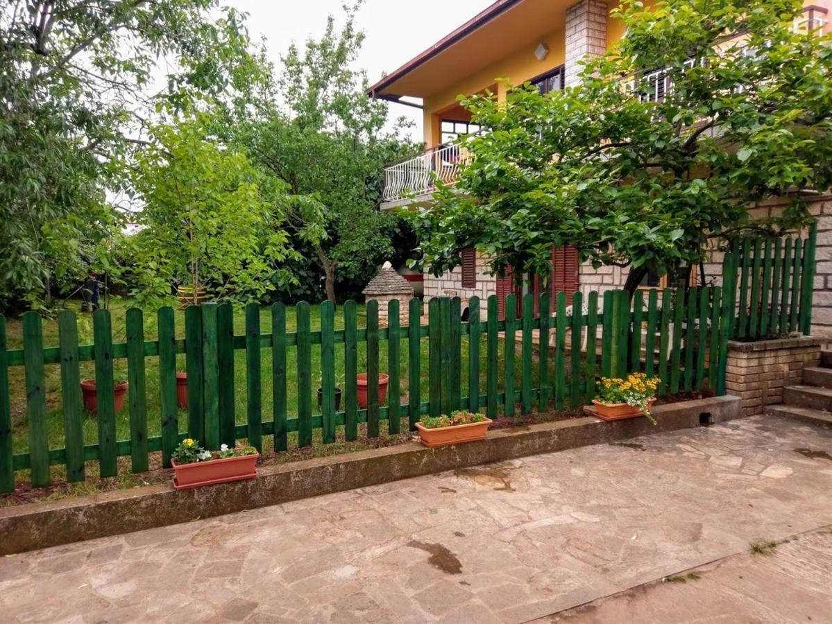 Apartment Sanja Near The Sea, Spacious And Green :) 普拉 外观 照片